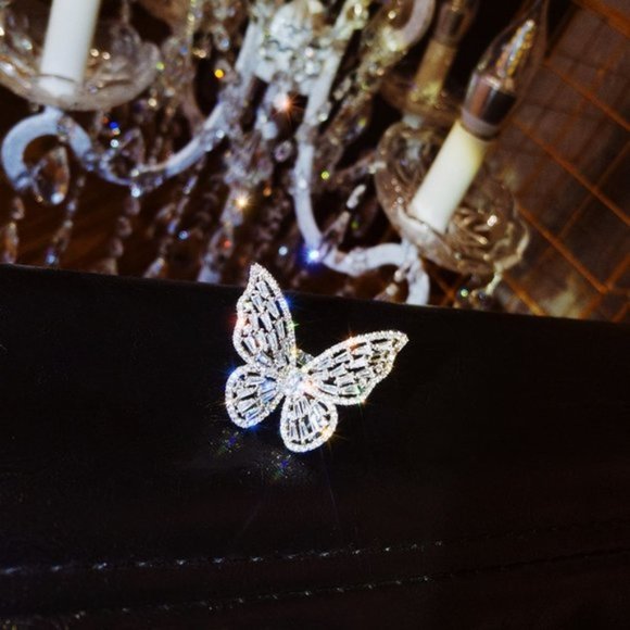 NEW 18k Huge White Gold Diamond Butterfly Ring - Picture 6 of 6